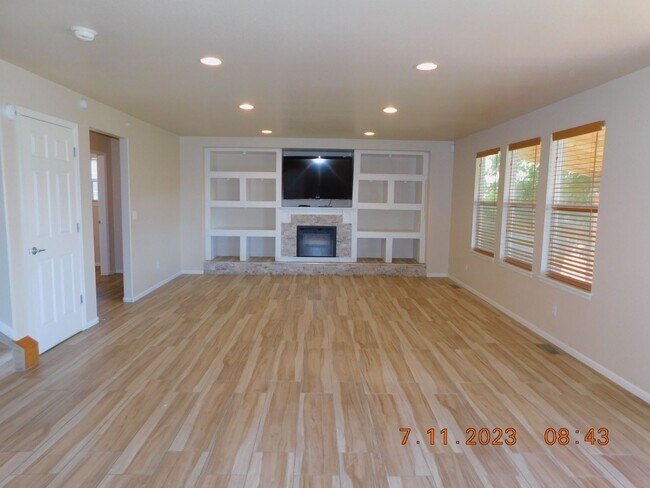 Building Photo - Beautiful Littleton home located in the desired Marston neighborhood!