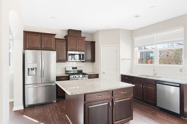 Building Photo - Beautiful 3 bedroom home on a corner lot!