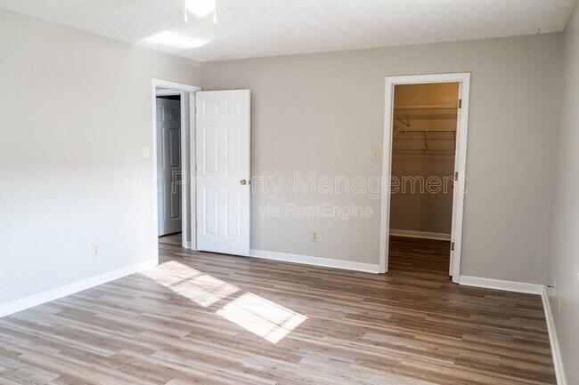 Building Photo - 2519 Cedar Ln