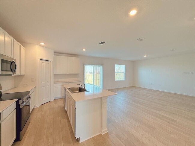 Building Photo - 6481 DOMIZIO Dr