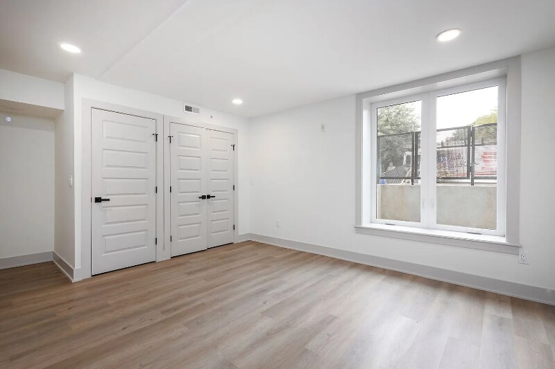 Building Photo - 2233 N 33rd St