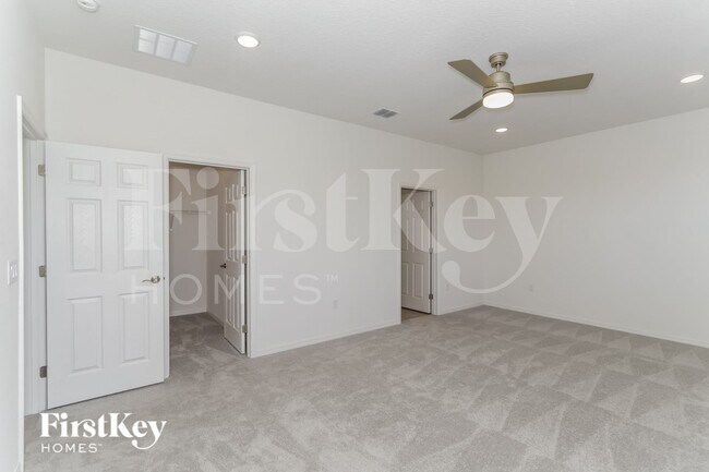 Building Photo - 560 Crown Rose Dr