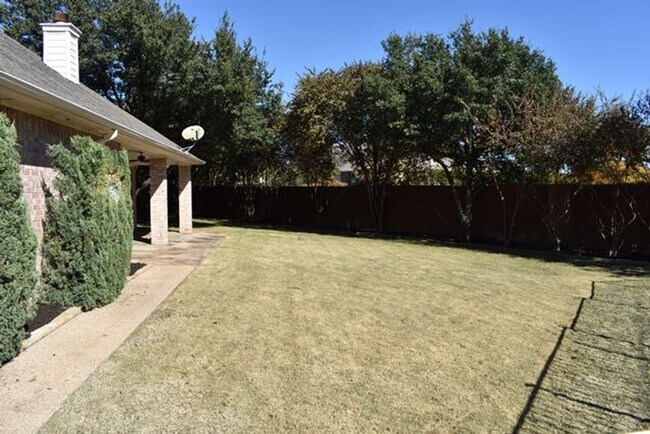 Building Photo - Prestigious 5-3.5-3 w POOL in Southlake!