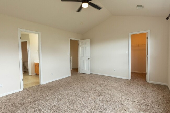 Building Photo - 3 Bed, 2.5 Bath, Single Family Home in Martinsburg, WV