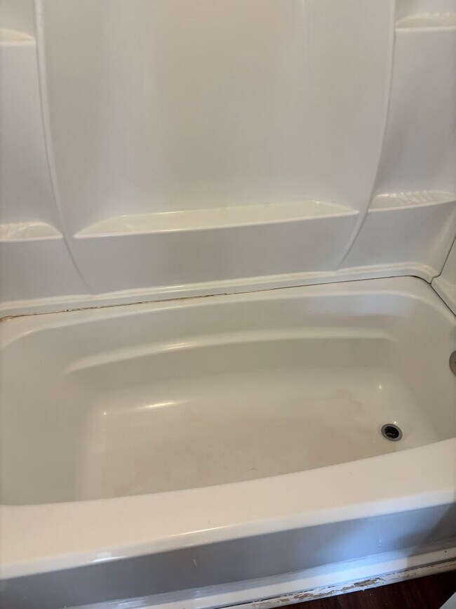 Building Photo - Euclid 2 Bedroom