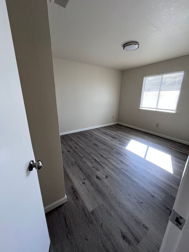 Building Photo - No Deposit