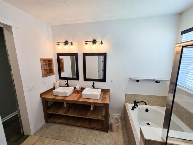 Building Photo - 3543 Meadow Breeze Loop