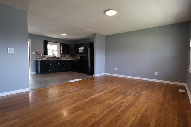 Building Photo - 308 Larkwood Dr