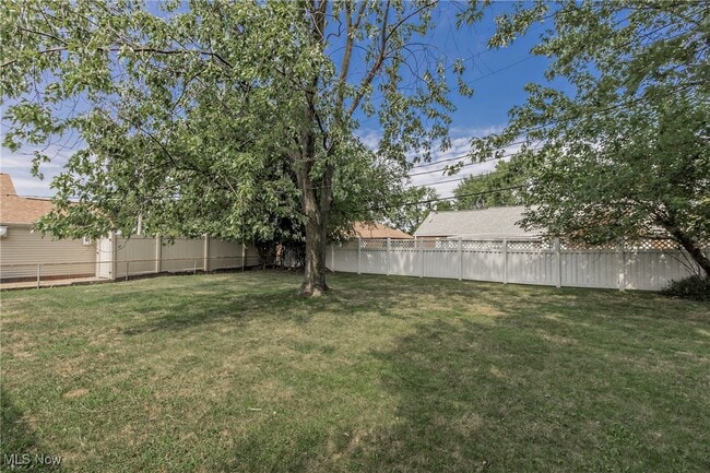 Building Photo - 754 Hemlock Dr