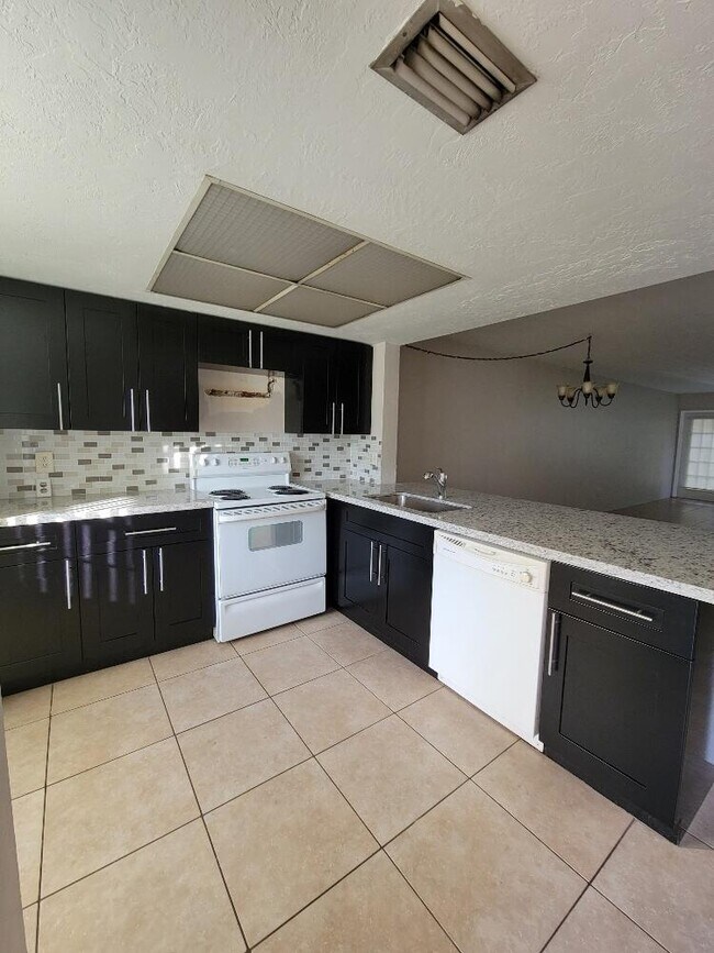 Building Photo - 104 Palm Beach Trace Dr