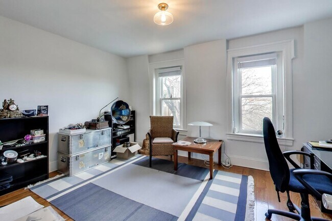 Building Photo - Sprawling 5 Bed, 3 Bath, Two Kitchens, Dual Back Decks, Two Office/Den Townhouse, 2 WD in Unit - ...