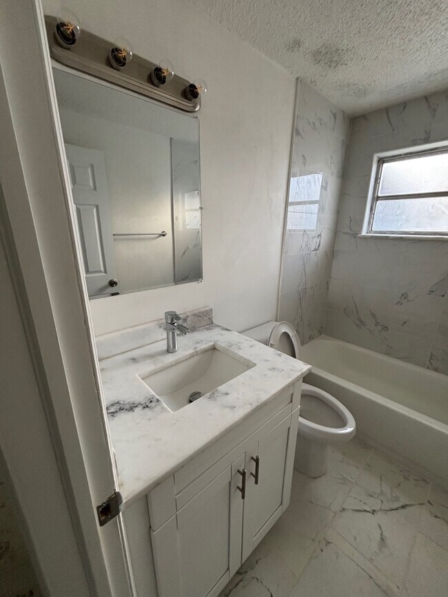 Building Photo - 4515 Needle Palm Dr