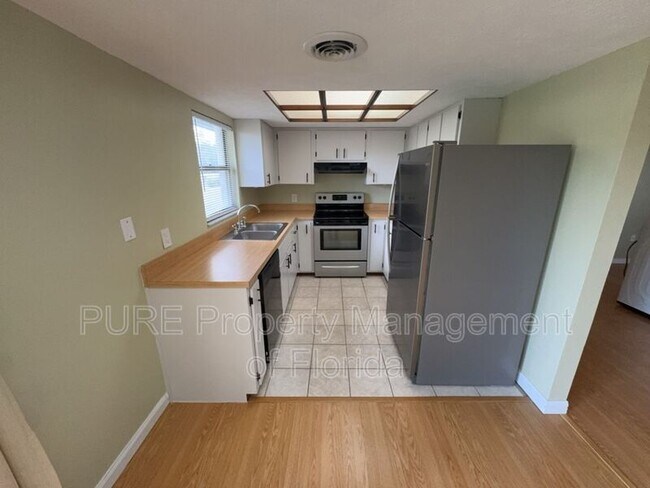 Building Photo - 9 Banyan Course Run