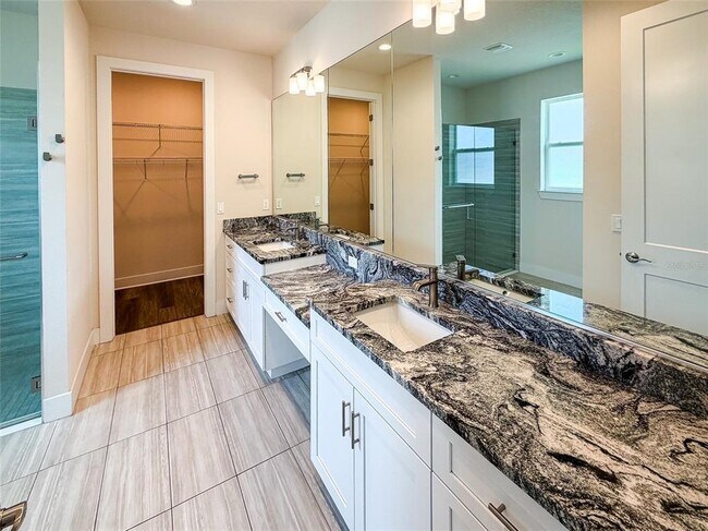 Building Photo - 2065 Paragon Cir W