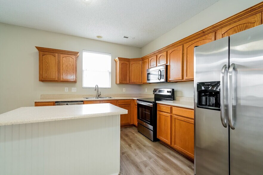 Building Photo - 1727 Buckeye Ct