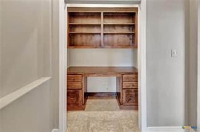 Building Photo - Great Home on  1 acre