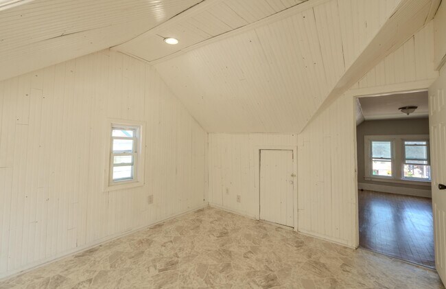 Building Photo - 3107 S 12th St