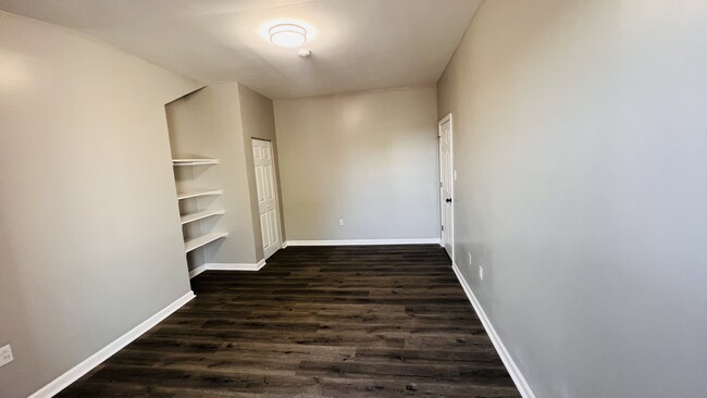 Building Photo - 517 Armandale St