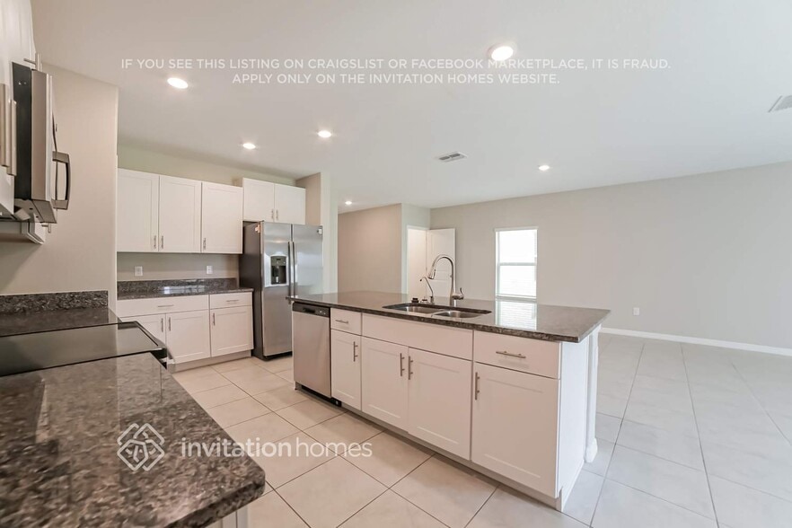 Building Photo - 7745 Silver Berry Ct