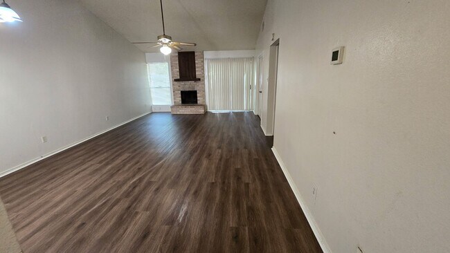 Building Photo - 7204 Hardesty