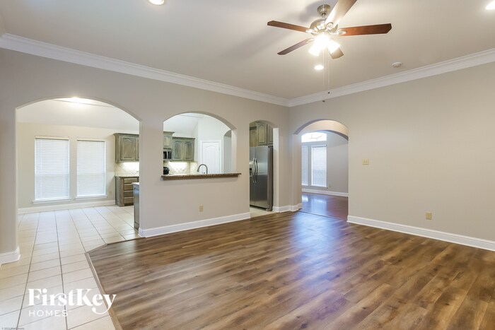 Building Photo - 1705 Colonial Dr