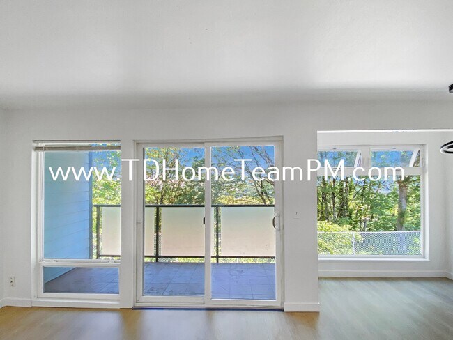 Building Photo - "Chic 2-Bed Condo with Scenic Views & Gran...