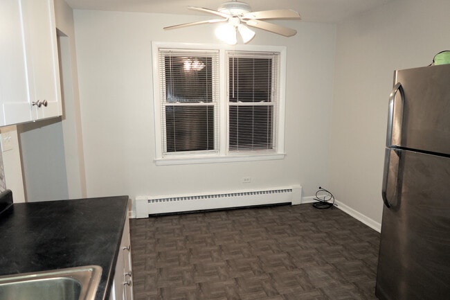 Building Photo - 6048 N Elston Ave