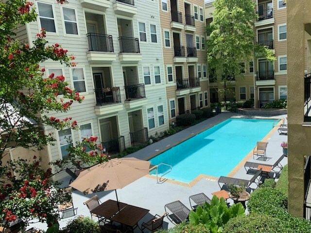 Pool and Grilling Station - 401 20th St S