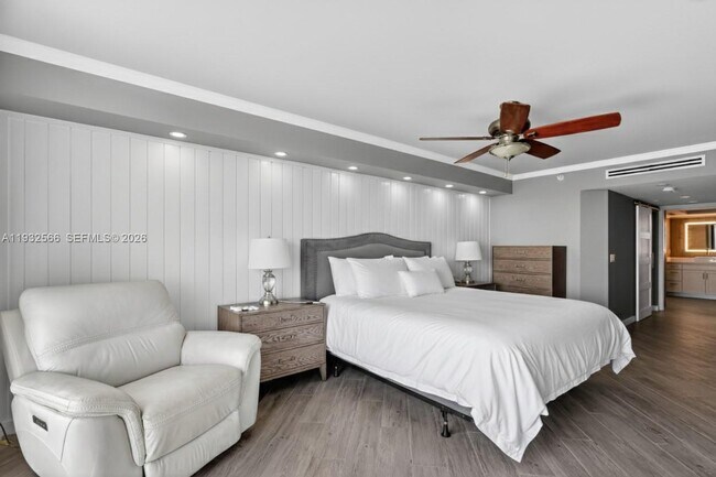 Building Photo - 16711 Collins Ave