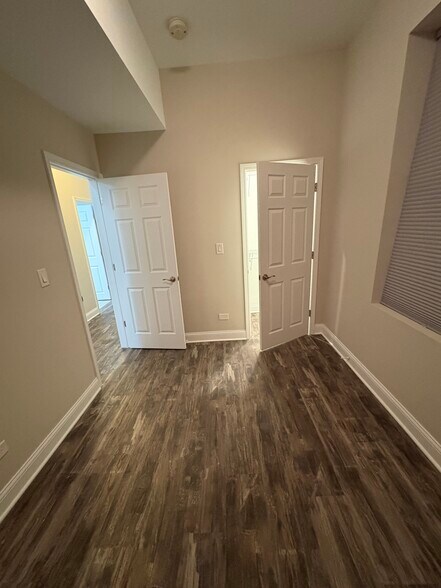 Building Photo - 1856 S Avers Ave