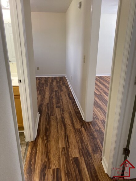 Building Photo - 500 Skyline Dr