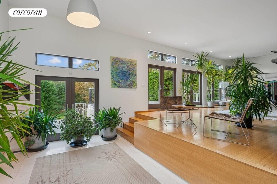 Building Photo - 10 Three Mile Harbor Hog Creek Rd