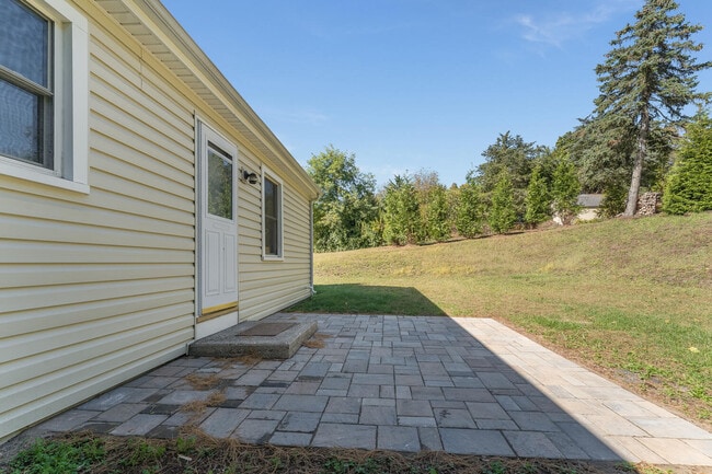 Building Photo - 4 Lingert Ave