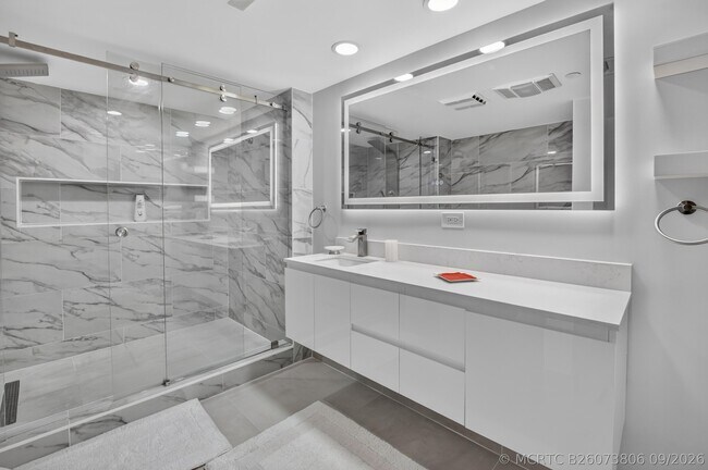 Building Photo - 3211 S Ocean Blvd