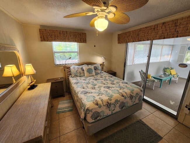 Building Photo - 2006 Hill St