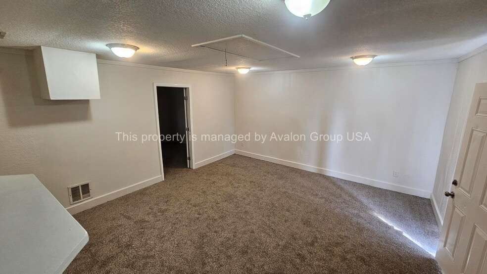 Building Photo - 2701 Lowell Ave