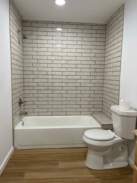 Bathroom - 5412 York St