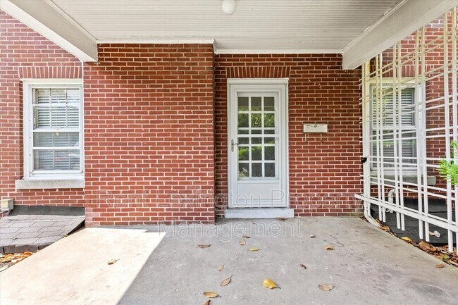 Building Photo - 1901 Nicholasville Rd