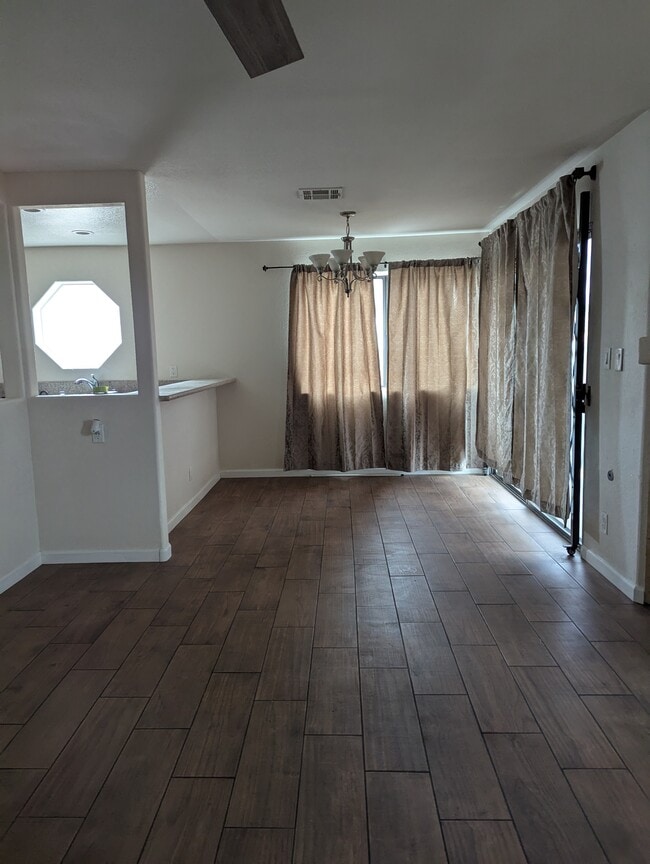 Building Photo - 5038 S Rainbow Blvd