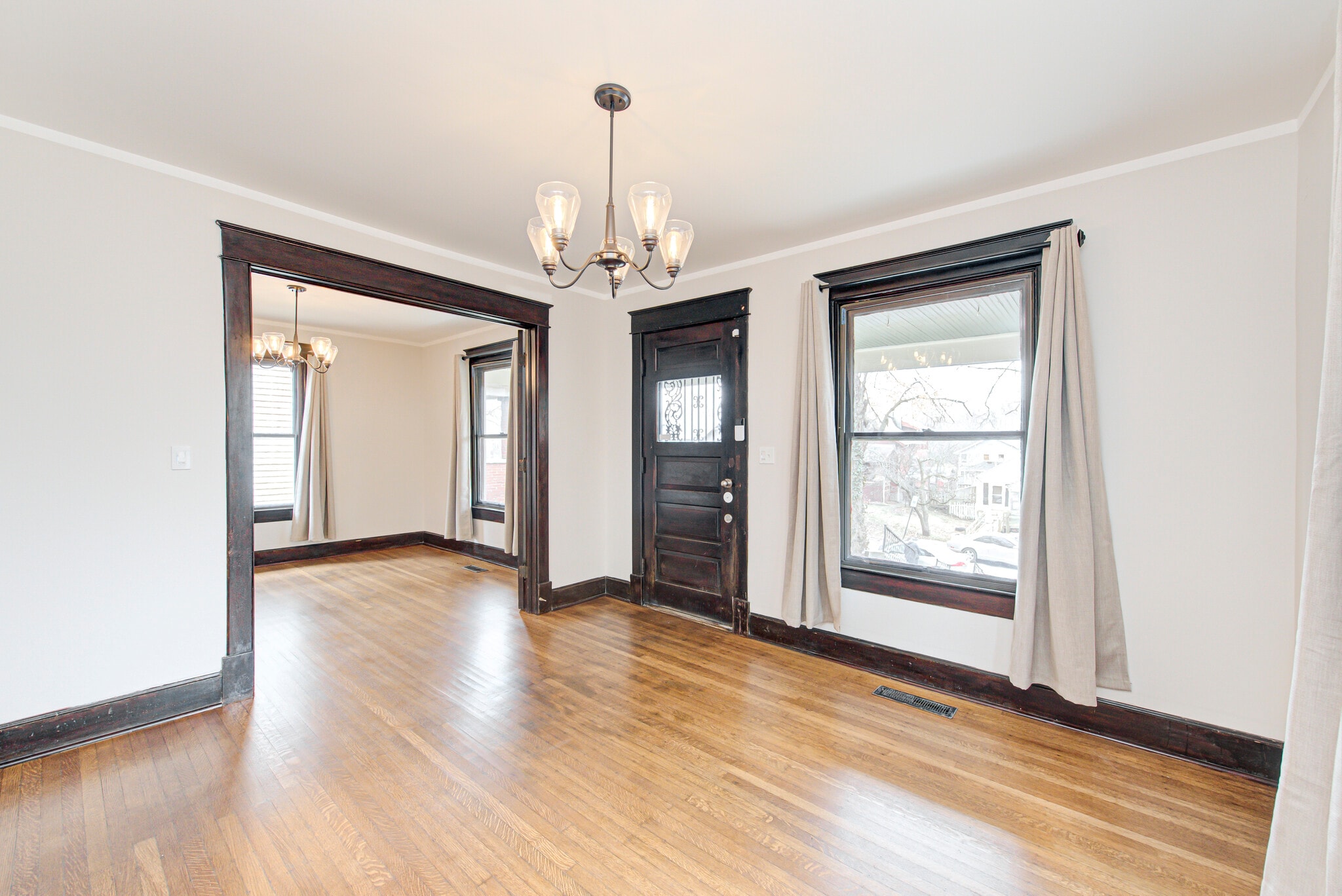Living room - 2418 E 16th St