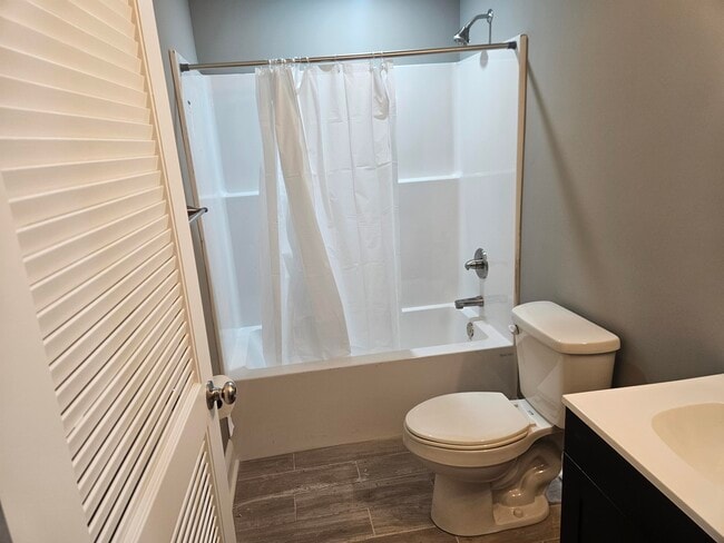 Building Photo - 402 Gunn St