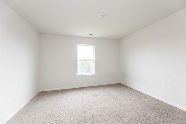 Building Photo - 541 Amberwood Pk Dr