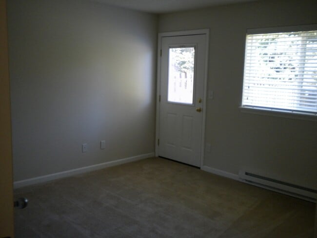 Building Photo - 2 bedroom in Coburg Meadows