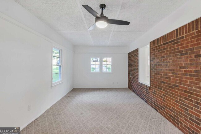 Building Photo - 2773 Fairlane Dr SE
