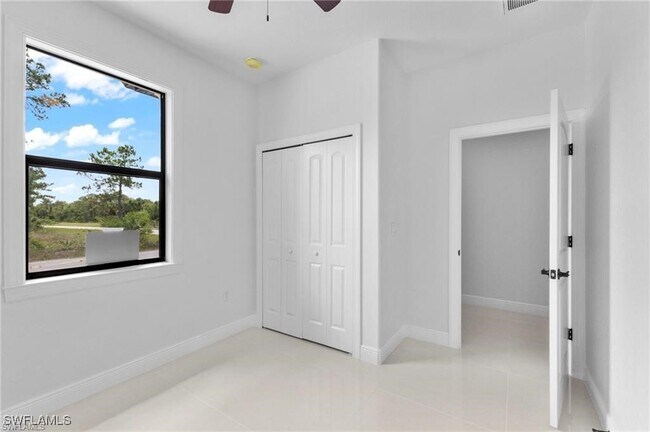 Building Photo - 1715 W 12th St