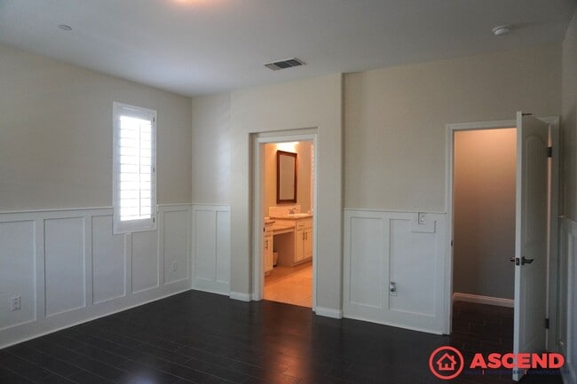 Building Photo - Stunning Split-Wing Home in Bakersfield's Desirable 93314 — Pool, Upgrades Throughout & Pets Welc...