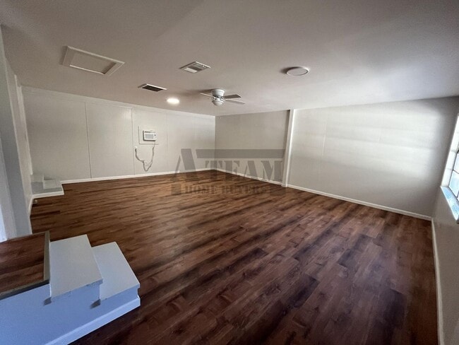Building Photo - Beautiful Remodeled 3 Bed 2 Bath