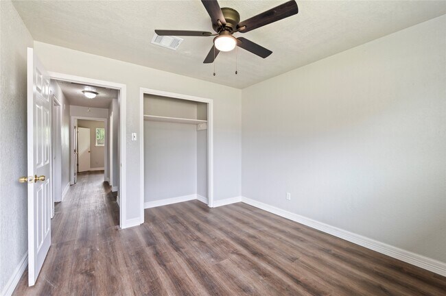 Building Photo - 15050 Blueridge Rd