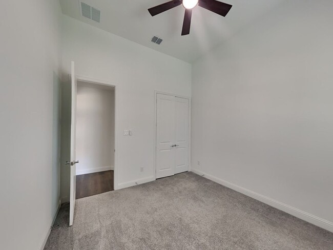 Building Photo - LIVING IN LUXURY! ½ off the first full month’s rent with move-in on or before 11/30/2025.