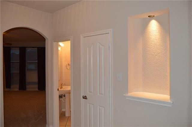 Building Photo - 6100 Horse Trap Dr